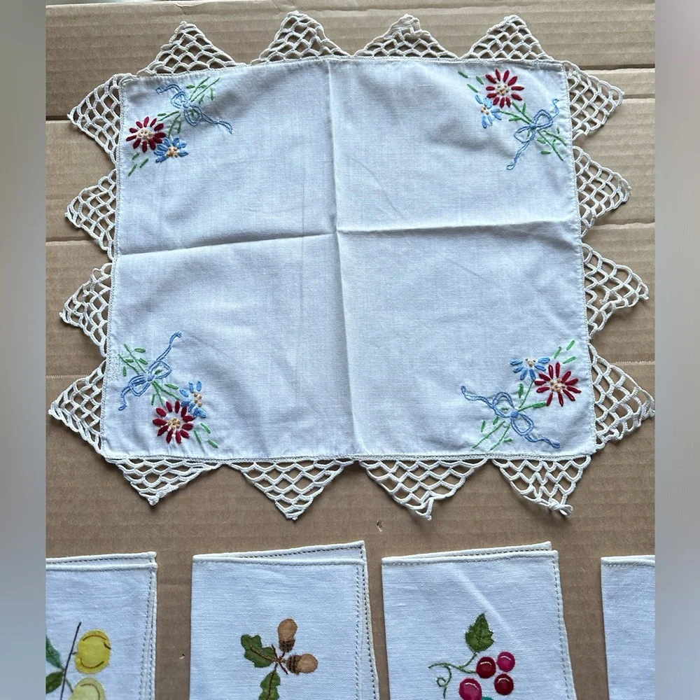 Vintage 7 pieces Spring Themed Mismatched Linens lot